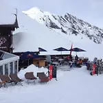 Berggasthaus First - Only Accessible By Cable Car Hostel Grindelwald