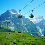 Berggasthaus First - Only Accessible By Cable Car بيت شباب جريندلوالد