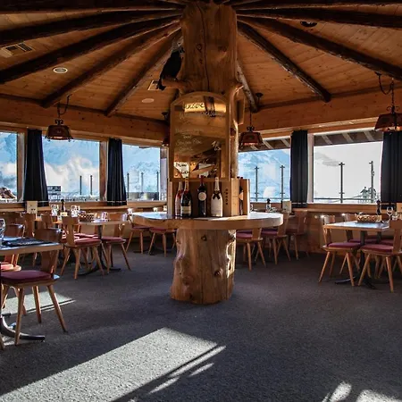 Berggasthaus First - Only Accessible By Cable Car Hostel Γκρίντελβαλντ