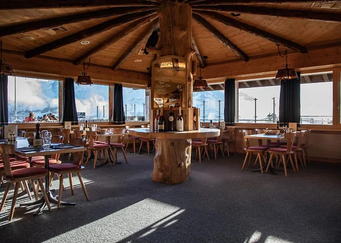 Berggasthaus First - Only Accessible By Cable Car Hostel Γκρίντελβαλντ