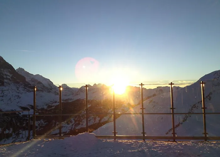 Hostel Berggasthaus First - Only Accessible By Cable Car