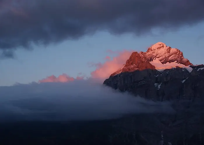 Berggasthaus First - Only Accessible By Cable Car Hostel